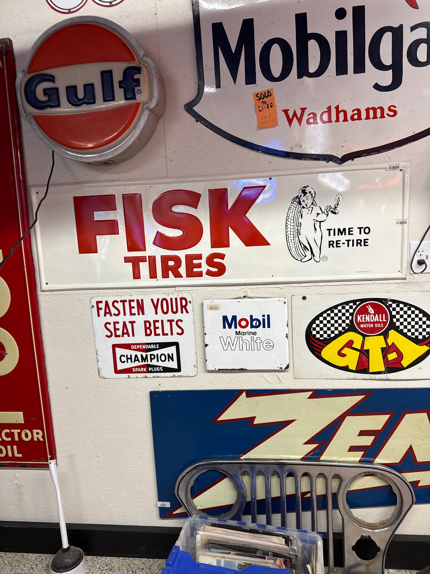 Fisk Tires Horizontal Sign
