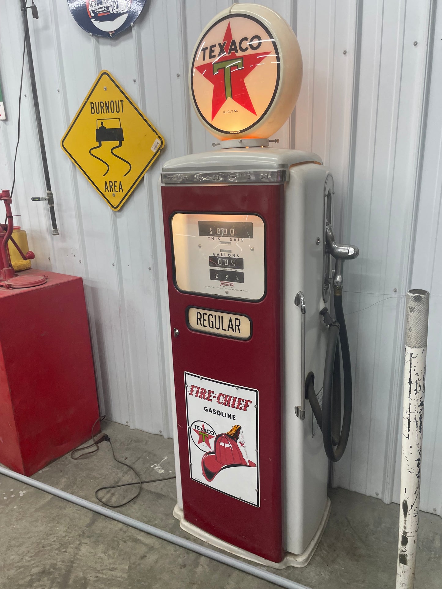 Texaco Gas Pump Red/White w/ Fire-Chief Pump Plate and Texaco Star Globe