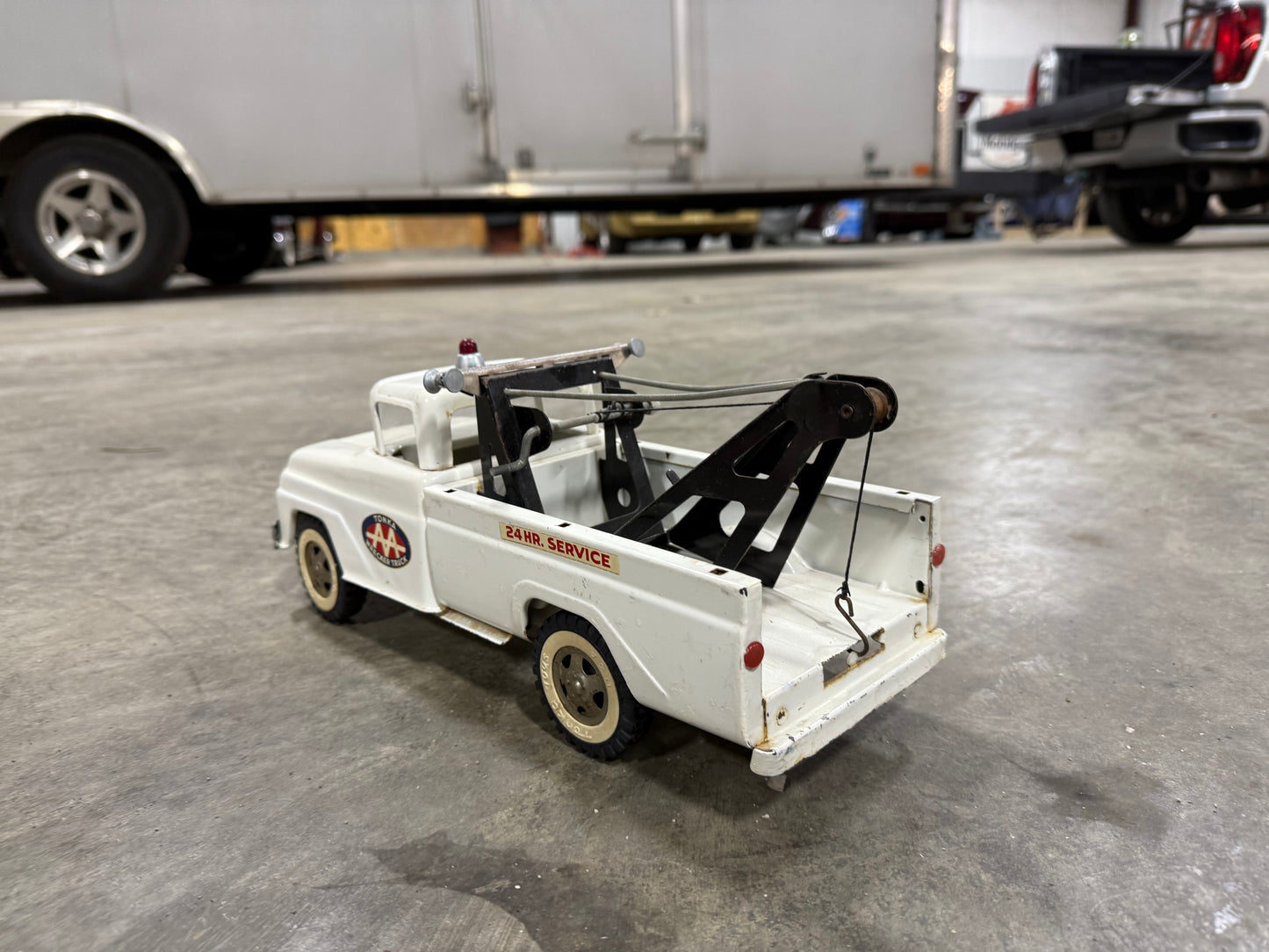 Tonka White Wrecker Toy Truck