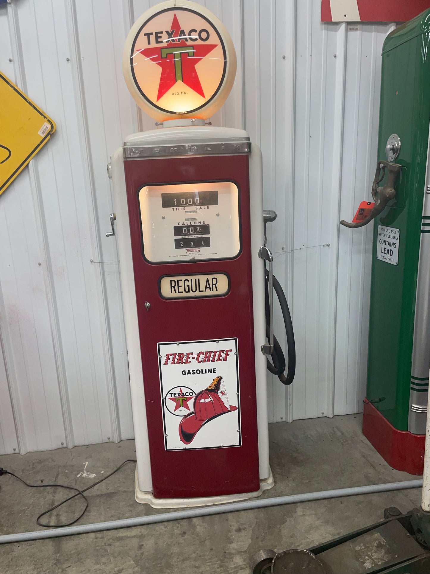 Texaco Gas Pump Red/White w/ Fire-Chief Pump Plate and Texaco Star Globe