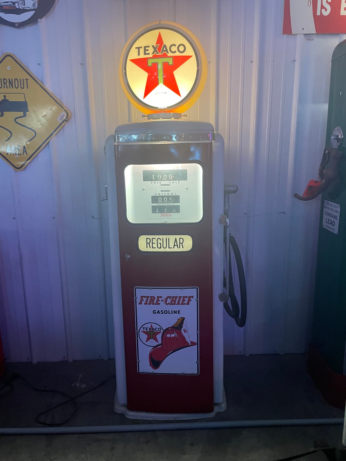 Texaco Gas Pump Red/White w/ Fire-Chief Pump Plate and Texaco Star Globe