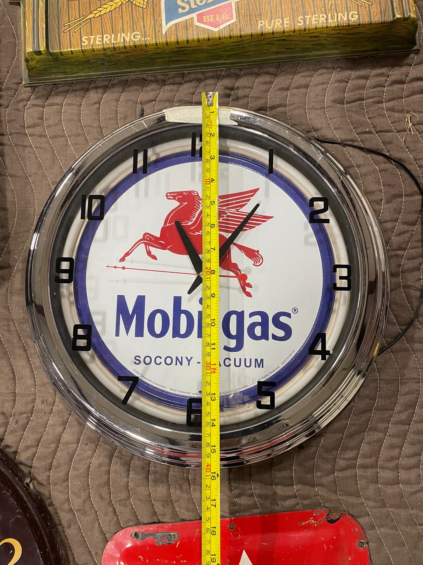 Mobilgas Pegasus Neon Clock