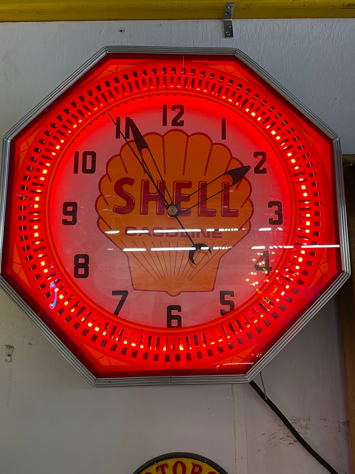 Shell Spinner Clock