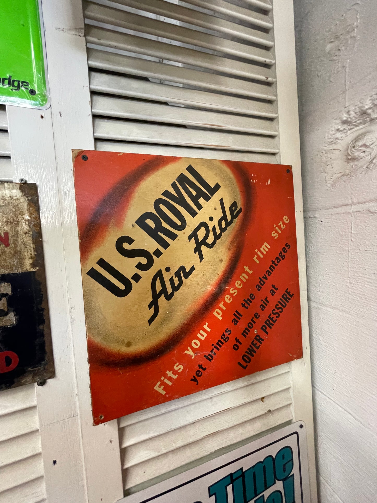 US Royal Air Ride Tire Sign