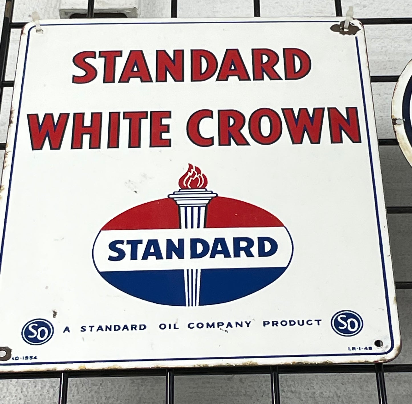 Standard White Crown Pump Plate