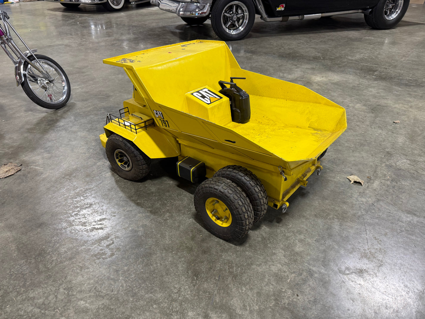 CAT Dump Truck w/ Remote Control