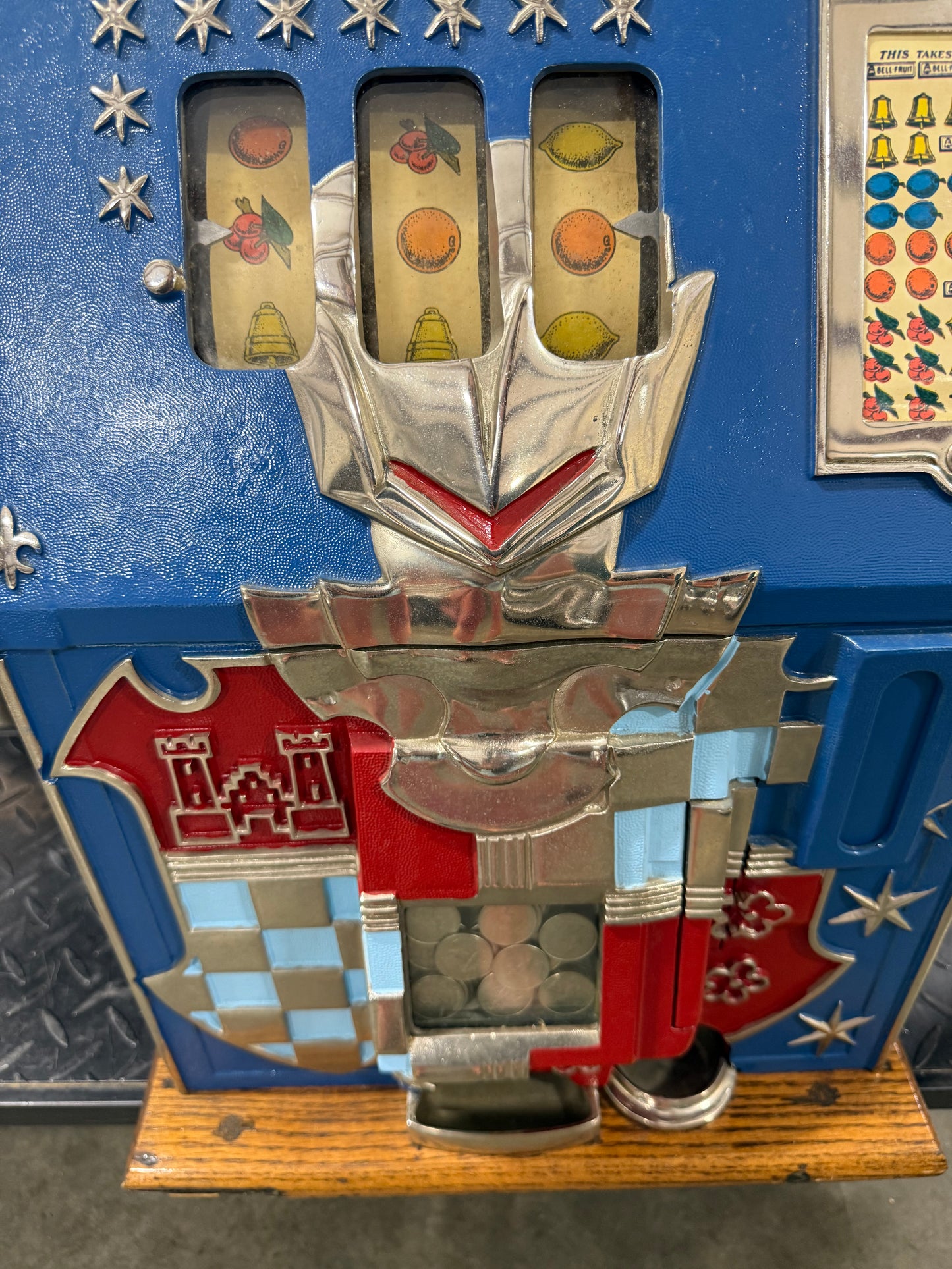 Royal Castle Mills Novelty Slot Machine