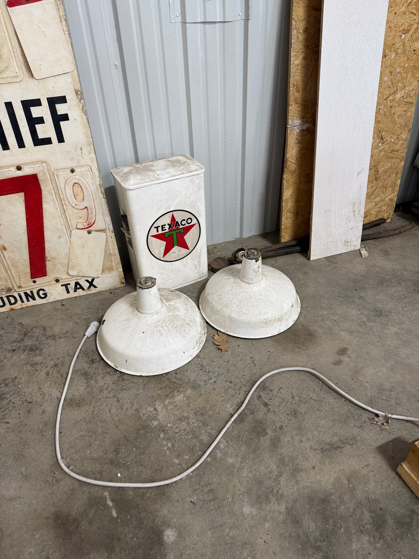 Texaco Sign and Pole