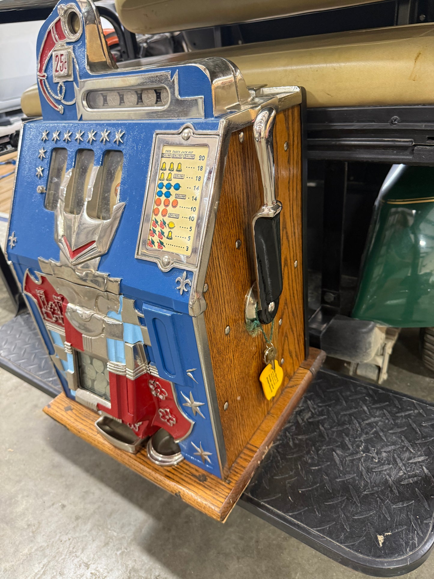 Royal Castle Mills Novelty Slot Machine