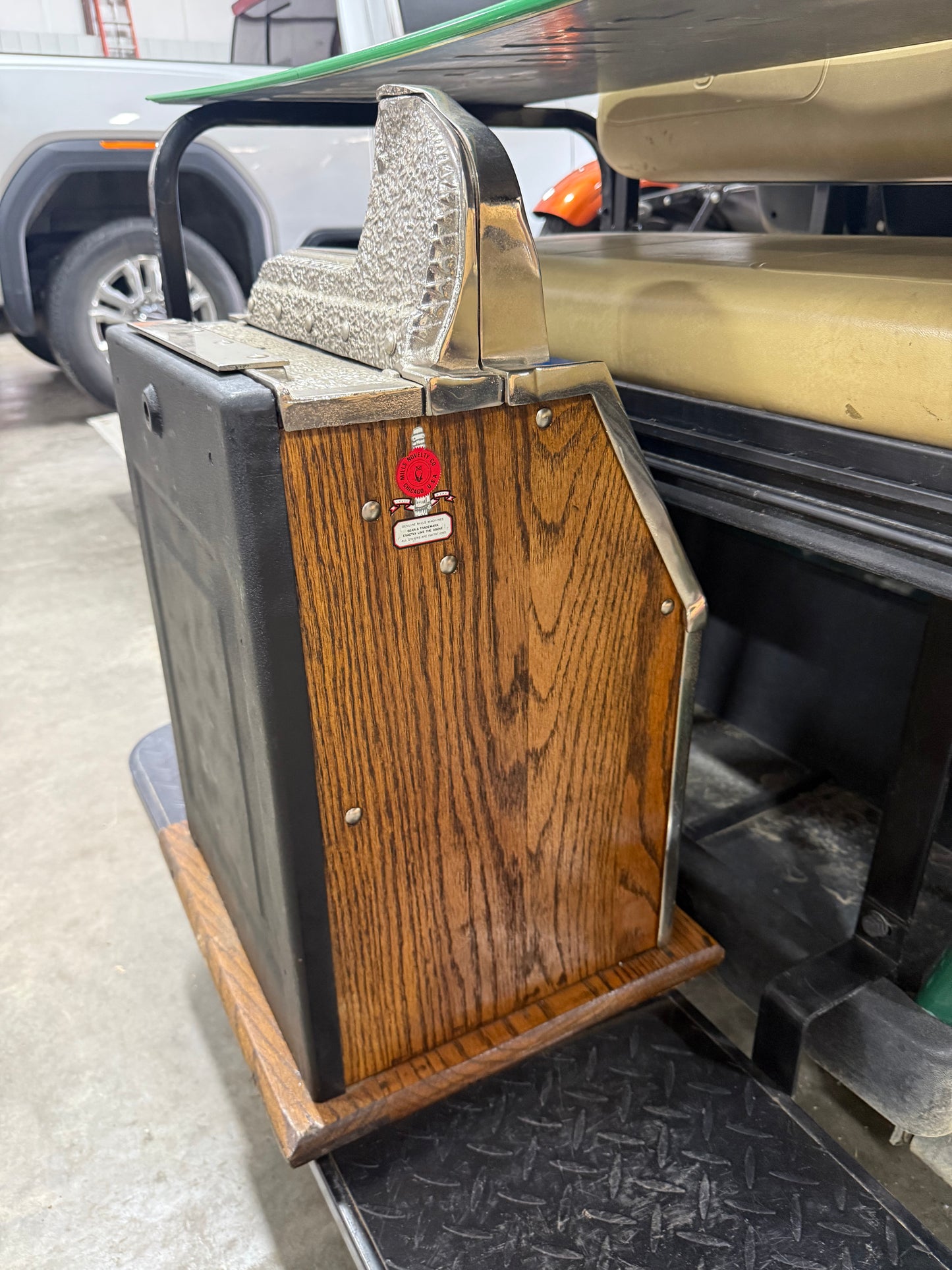 Royal Castle Mills Novelty Slot Machine