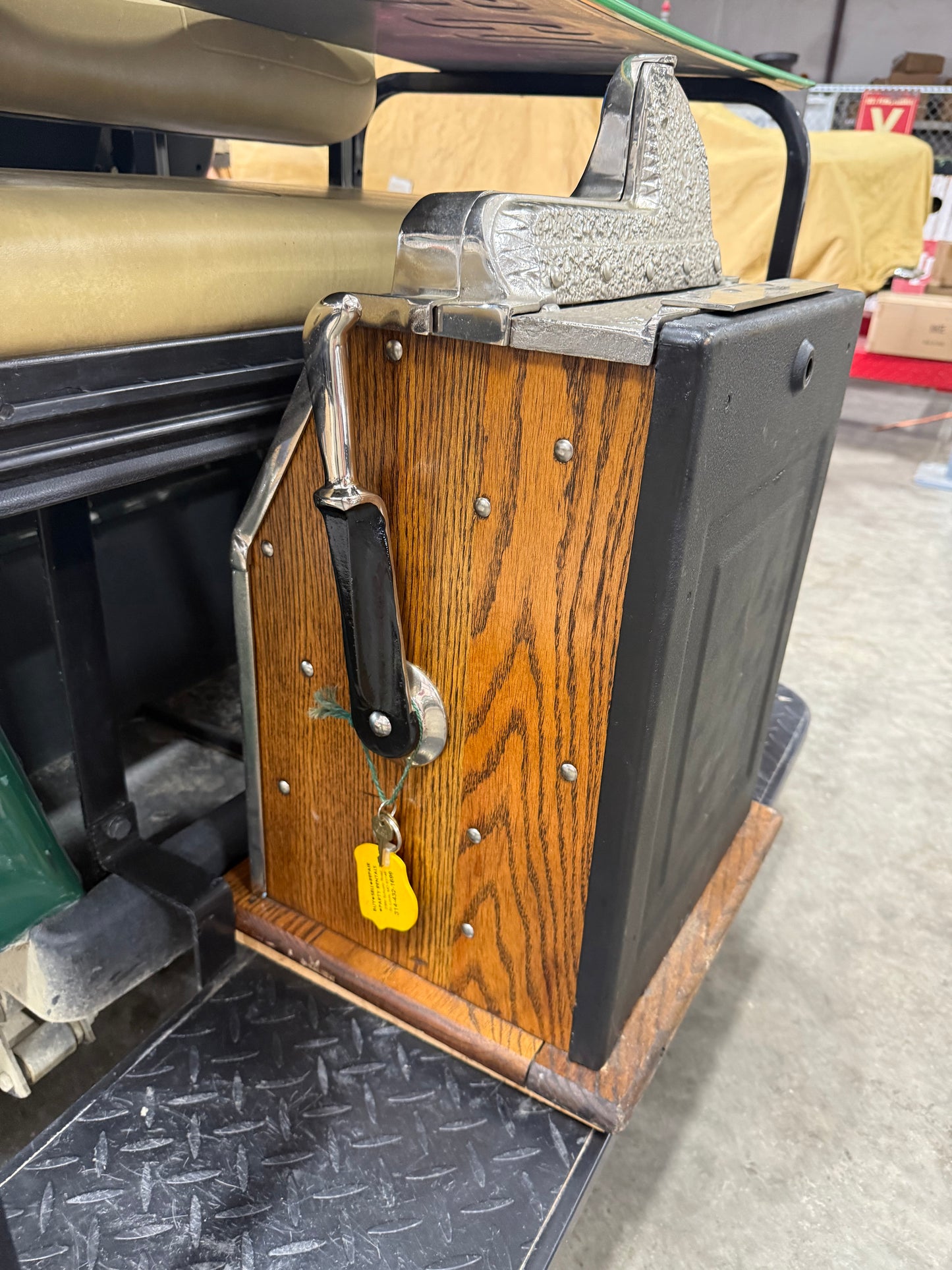 Royal Castle Mills Novelty Slot Machine