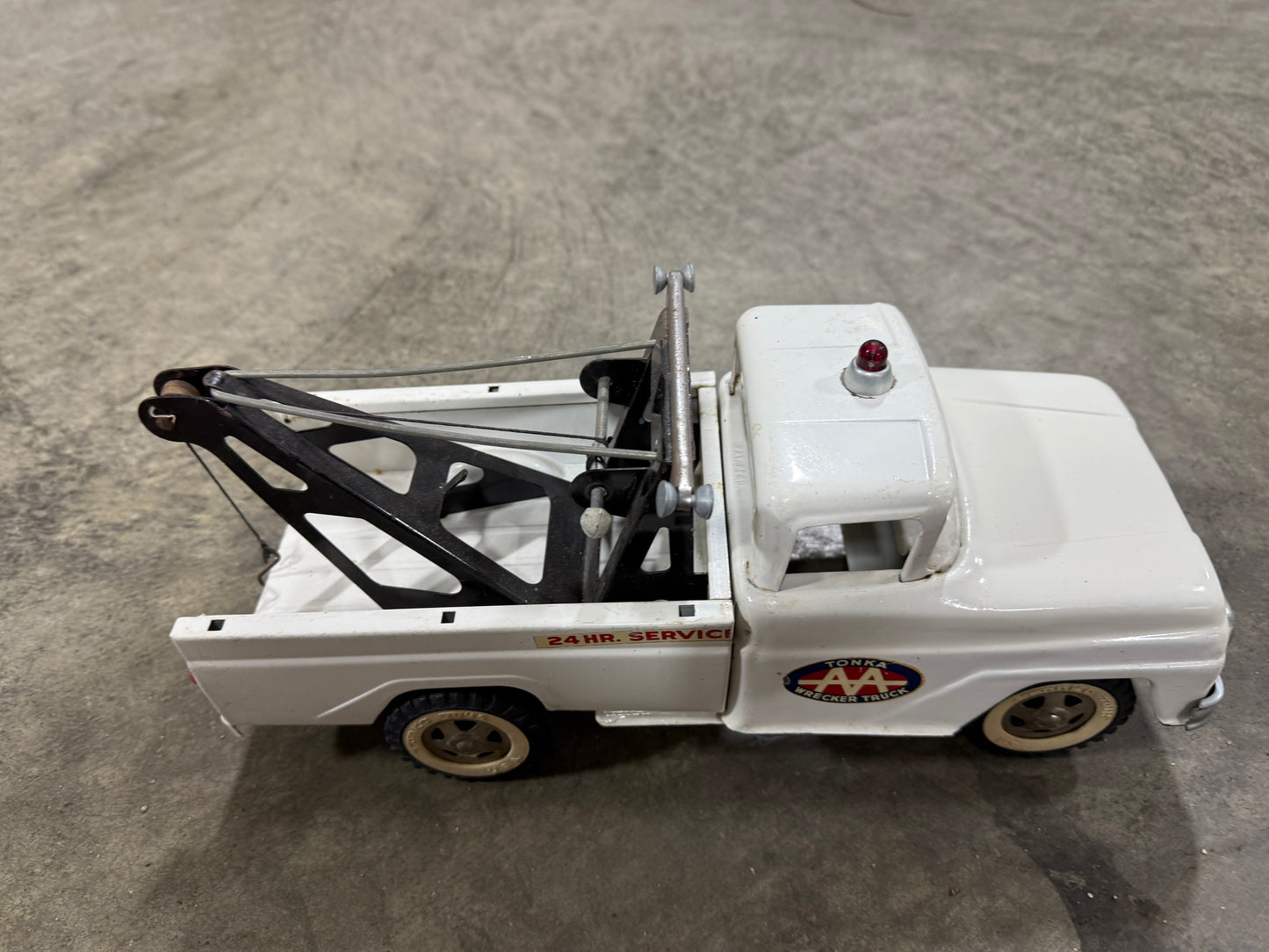 Tonka White Wrecker Toy Truck