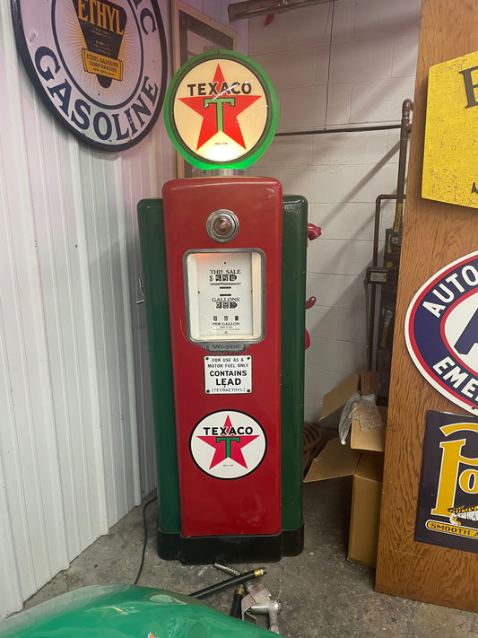 Texaco Gas Pump Red/Green with Texaco Star Globe