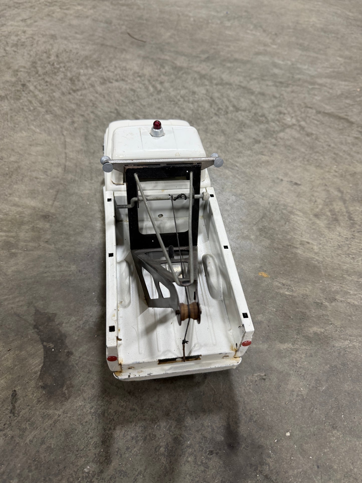Tonka White Wrecker Toy Truck