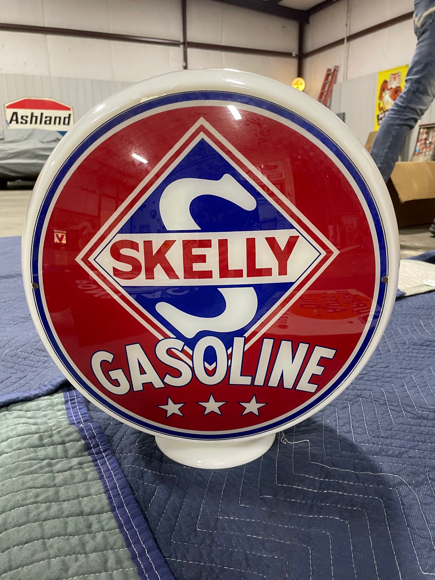 Skelly Gasoline 13.5" Complete Gas Pump Globe