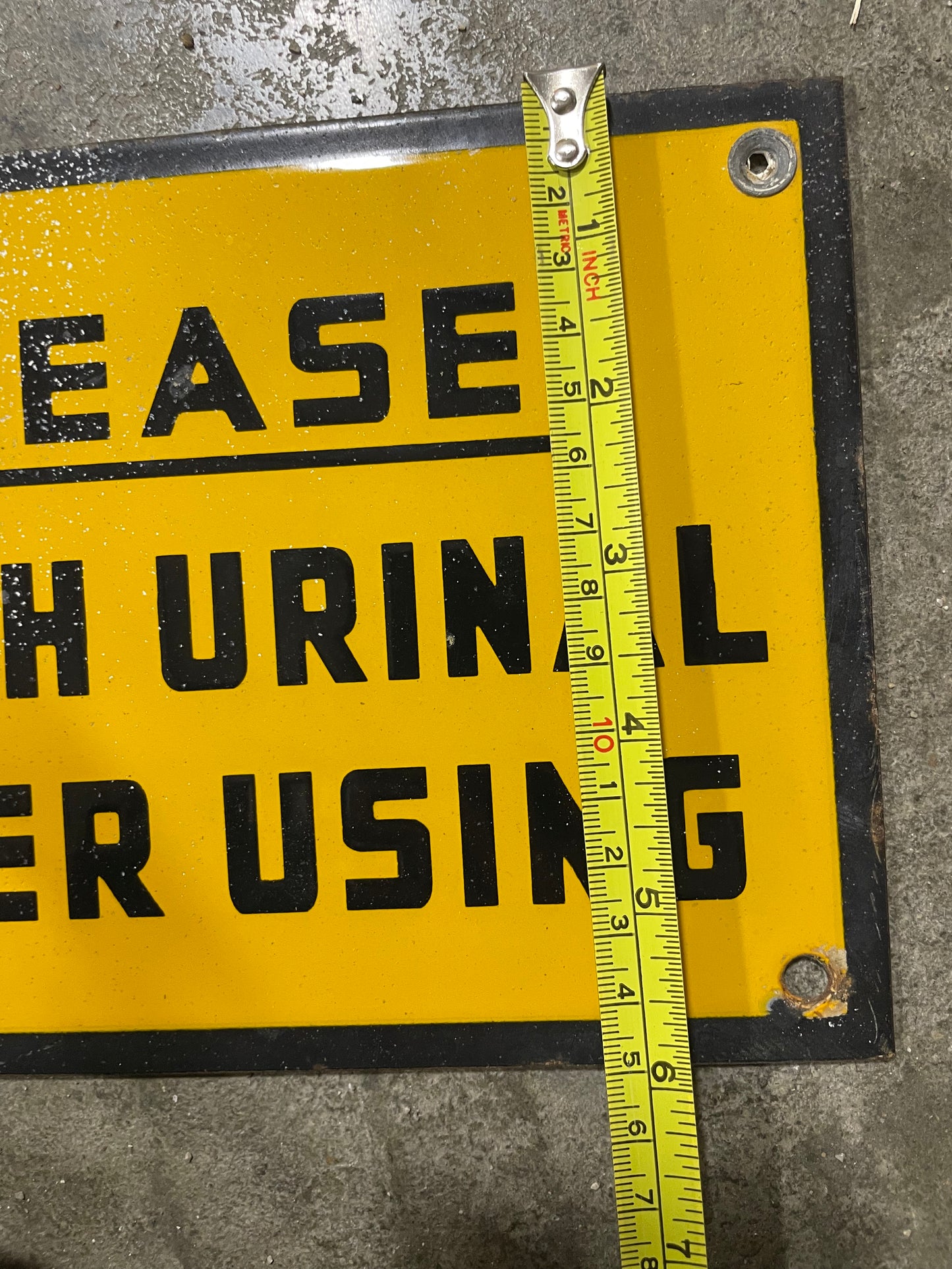 Flush Urinal Sign - Yellow