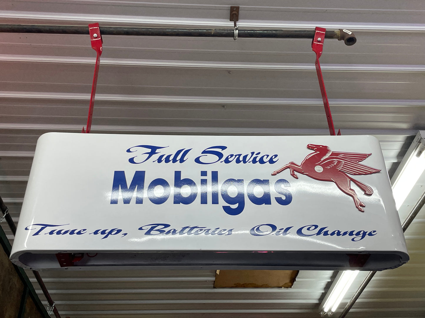 Full Service Mobilgas Hanger