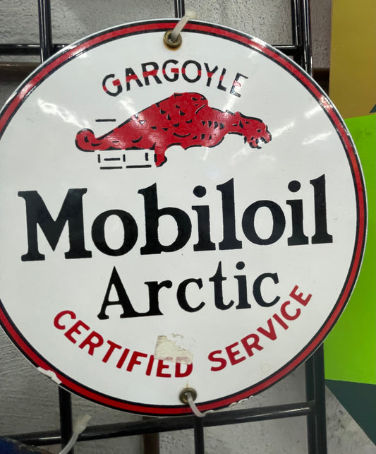 Mobiloil Arctic Gargoyle Round Pump Plate