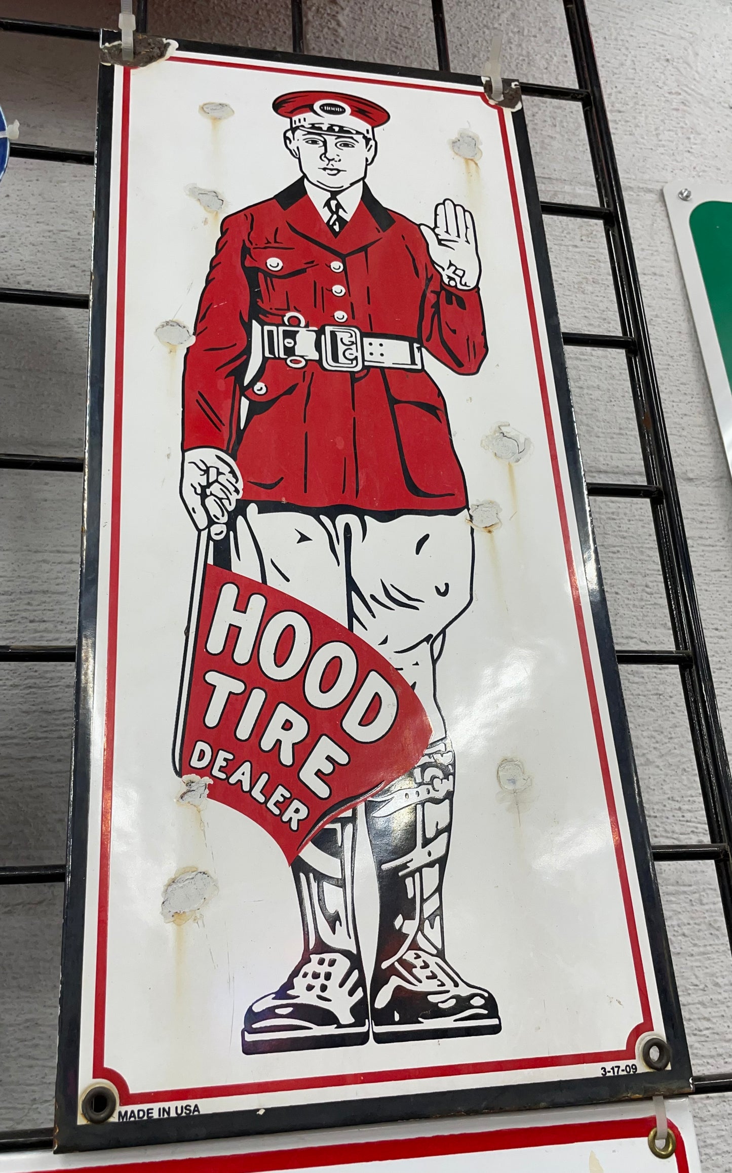 Hood Tire Dealer Vertical Sign